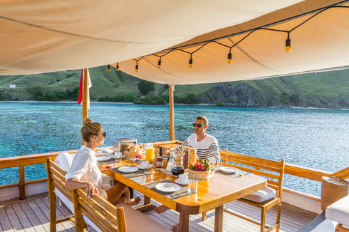  The Best Komodo Boat to Travel for Honeymoon Couple