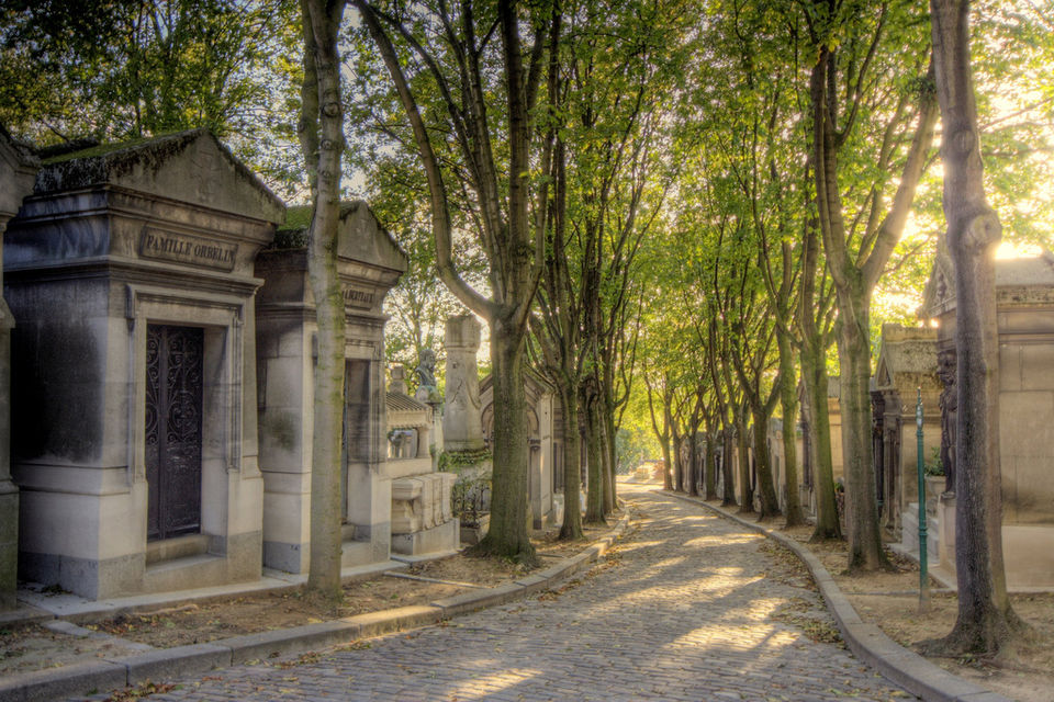 A Walk Through the City of the Dead in Paris